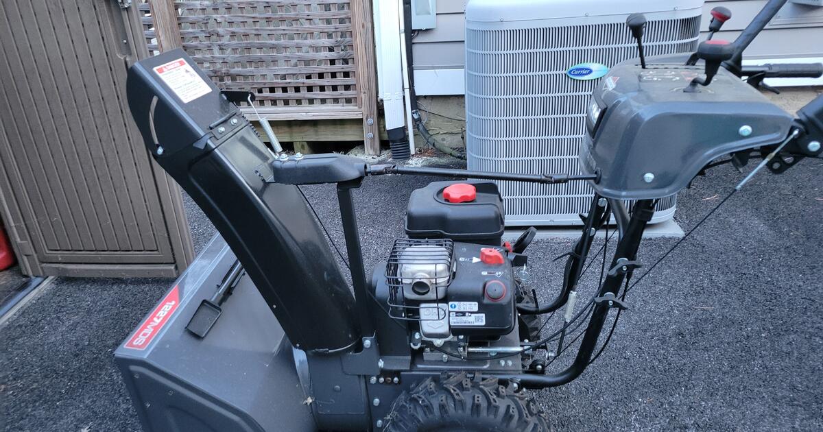 Briggs And Stratton 27 inch Snow Blower for 400 in Towson, MD For
