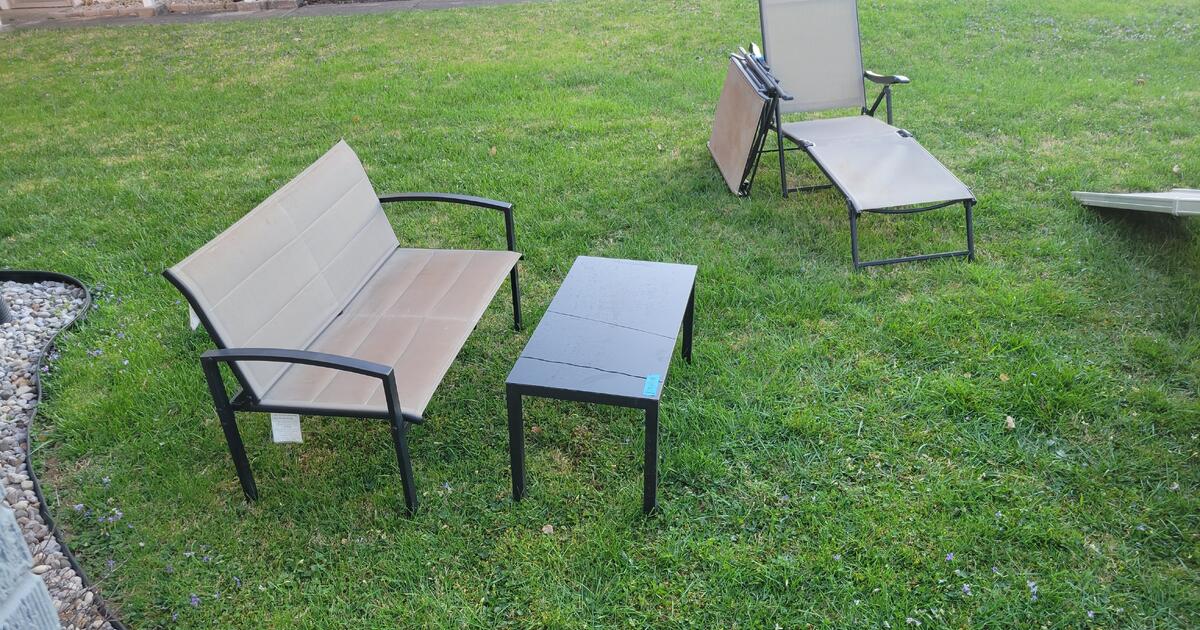 Yard sale. 1501 Belmar Dr, 40213 in Louisville, KY For Sale & Free