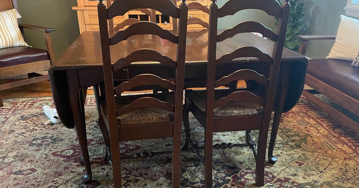 Pennsylvania House Dining table and chairs for 350 in Harrisburg, PA