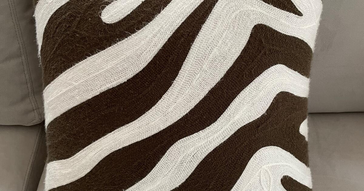 West Elm throw pillows assorted for 30 in San Rafael, CA For Sale & Free — Nextdoor