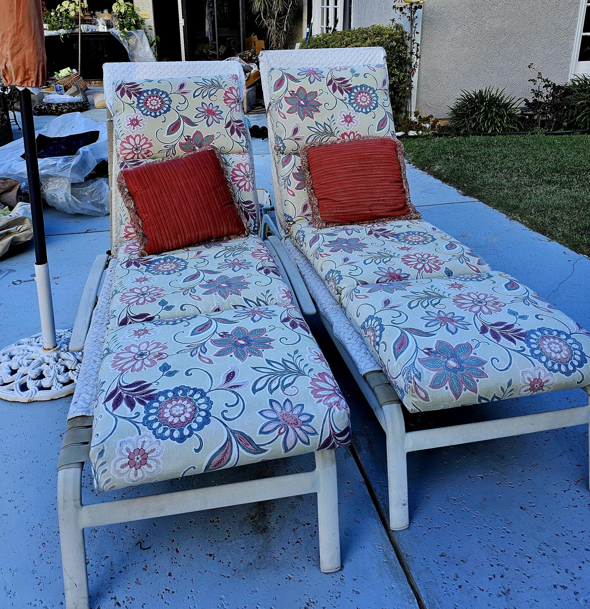 Pool/Patio Furniture Free MUST Pickup Today for Free in Canoga Park, CA