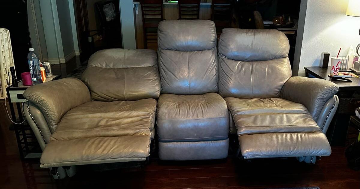 Leather Sofas for Free in Las Vegas, NV Finds — Nextdoor