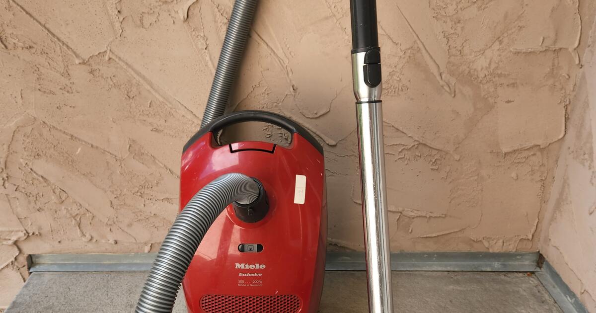 Miele canister vacuum model S2181 for 200 in Plymouth, MN For Sale