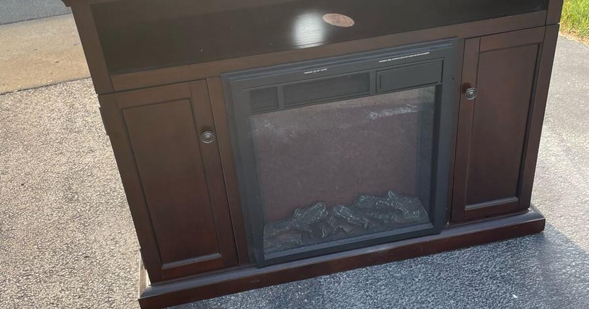 Electric fireplace—working! for Free in Arlington Heights, IL For