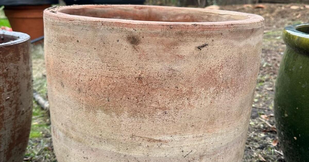 Large and medium garden pots for 25 in Sacramento, CA For Sale