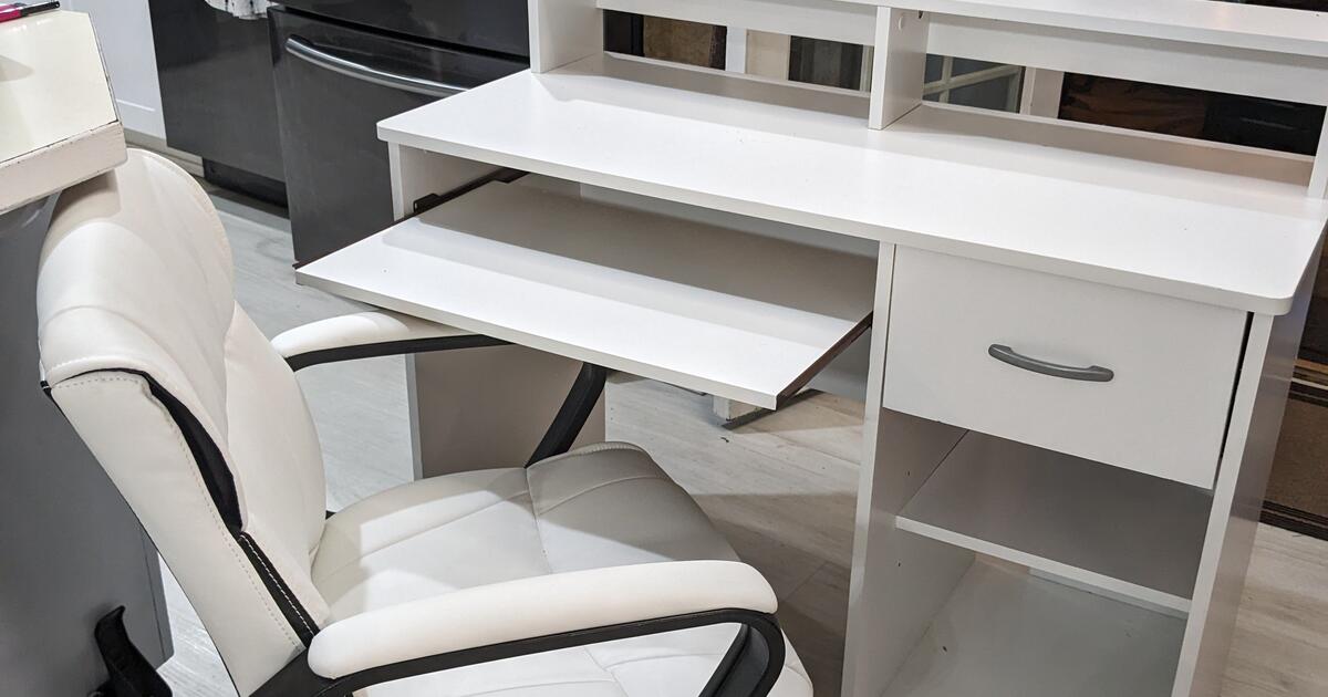 Office Desk With Chair for 65 in Des Moines, WA For Sale & Free