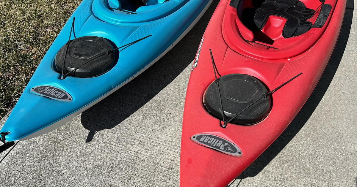 Pending Pickup Kayak Bundle (2 kayaks, 2 paddles, 2 life vests, car