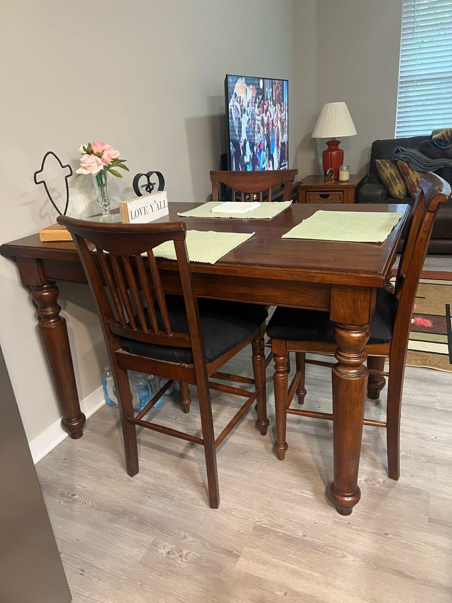 Dining table with 6 chairs
