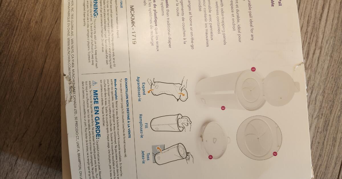 Munchkin disposable diaper pail. Great for travel for 2 in Shoreline