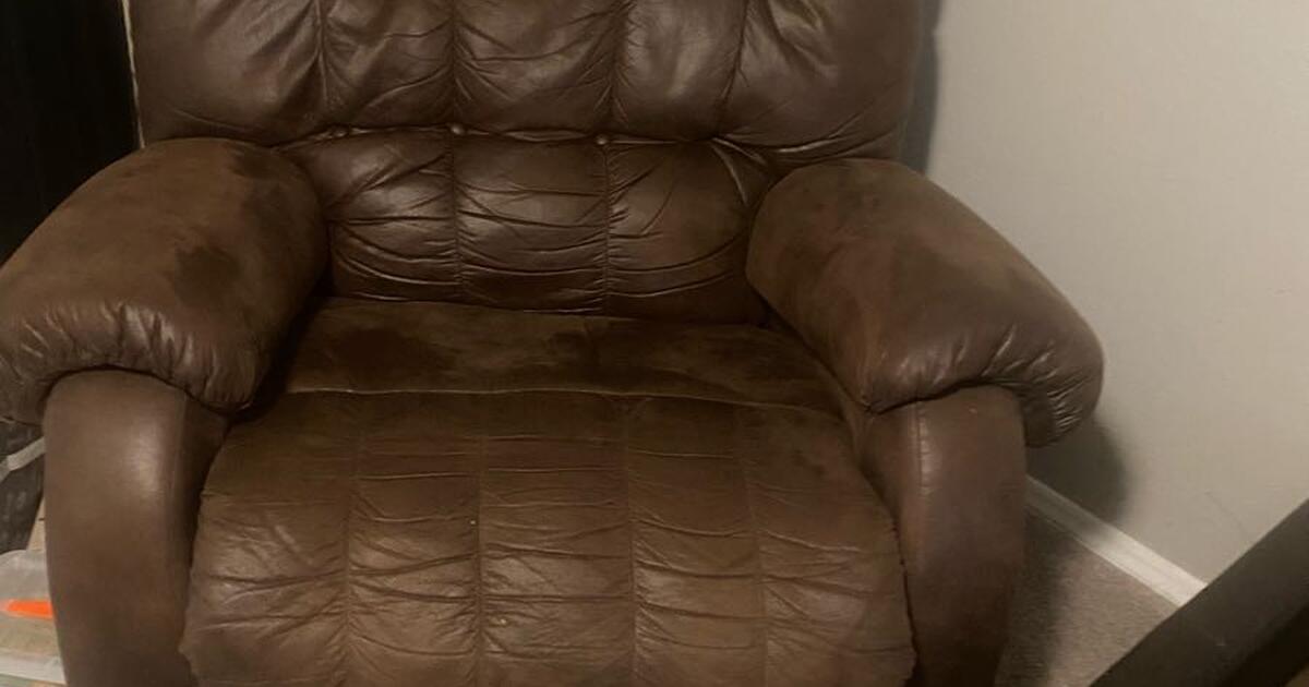 Big man recliner (400 lb limit) for 425 in Wilmington, NC For Sale & Free — Nextdoor