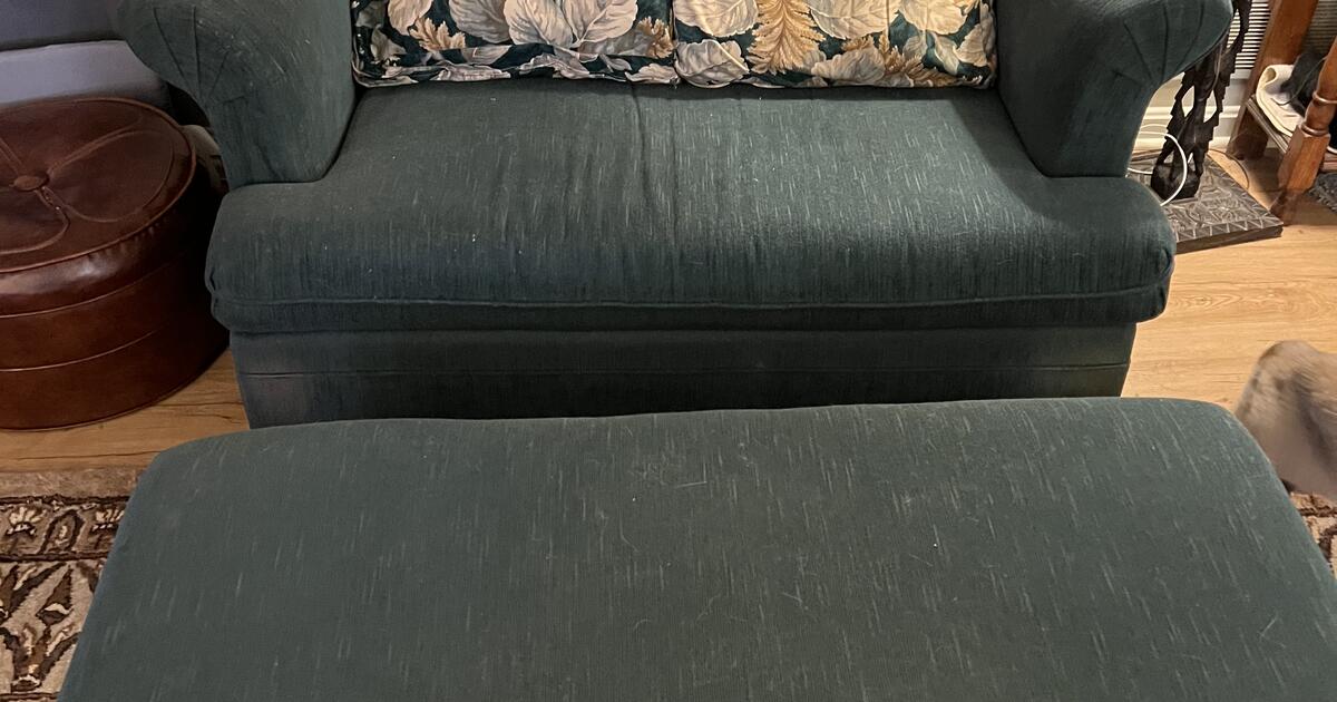 Love seat/hideabed for 200 in Columbus, OH For Sale & Free — Nextdoor
