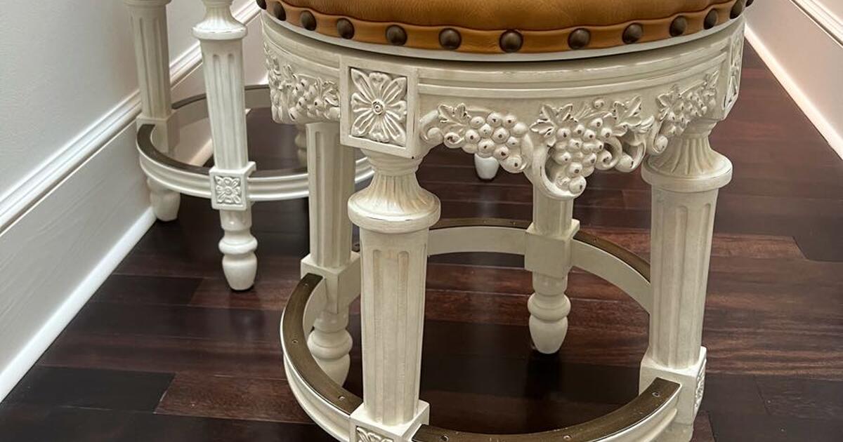 Bar/ kitchen counter stools for 55 in Bluffton, SC For Sale & Free