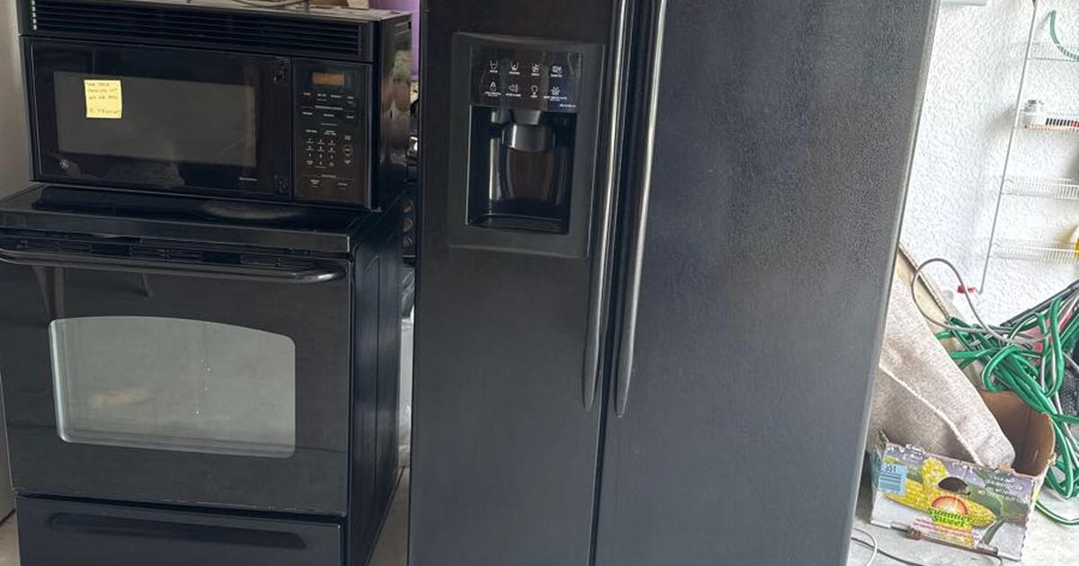 Kitchen Appliances set for SaleStove, Refrigerator, Microwave