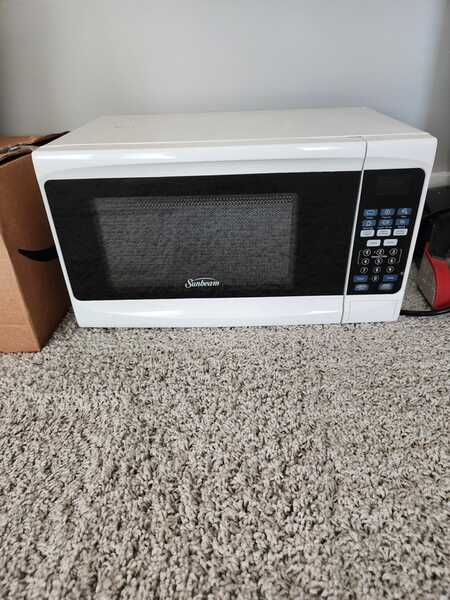 Sunbeam Microwave For $20 In Summerville, SC