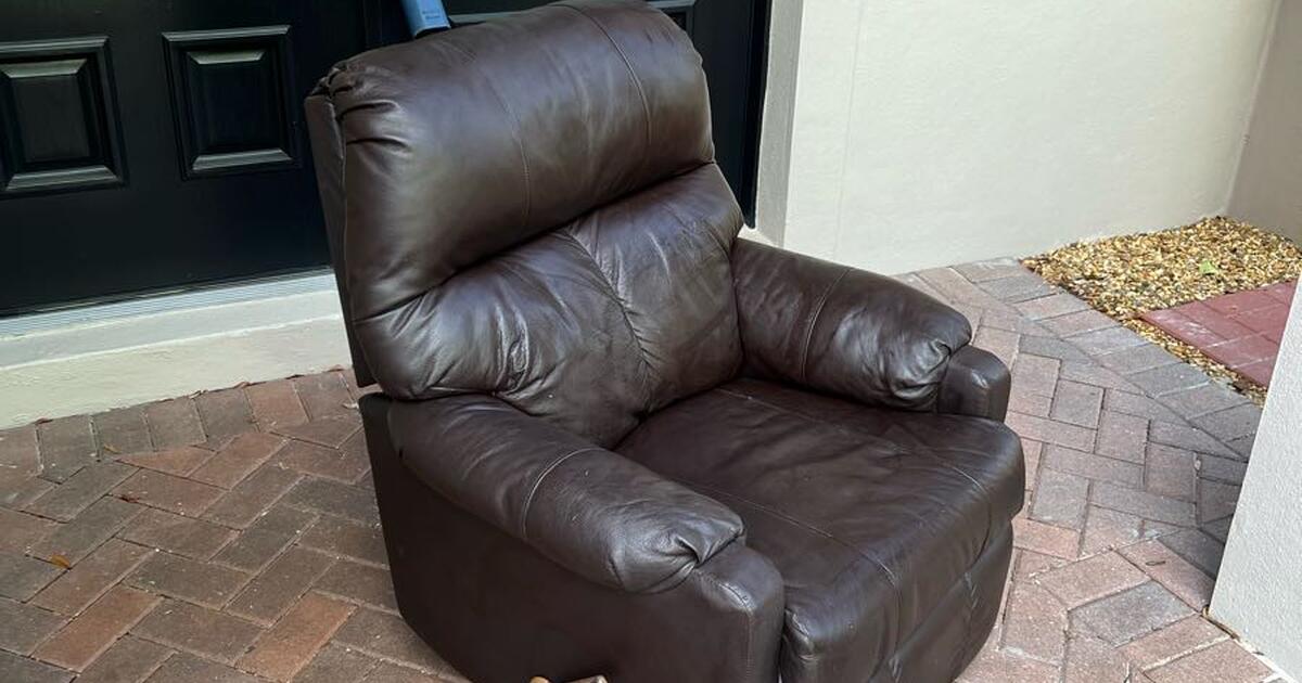 Haverty’s Leather Recliner for 150 in Deland, FL For Sale & Free