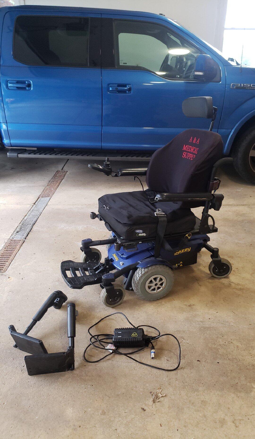 Jazzy Select 6 Power Wheelchair for 650 in Chesterland, OH For Sale