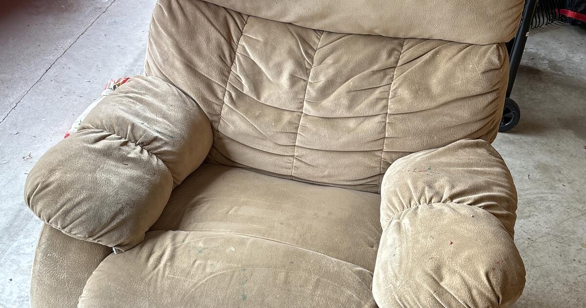 Rotating recliner for 25 in Ooltewah, TN For Sale & Free — Nextdoor