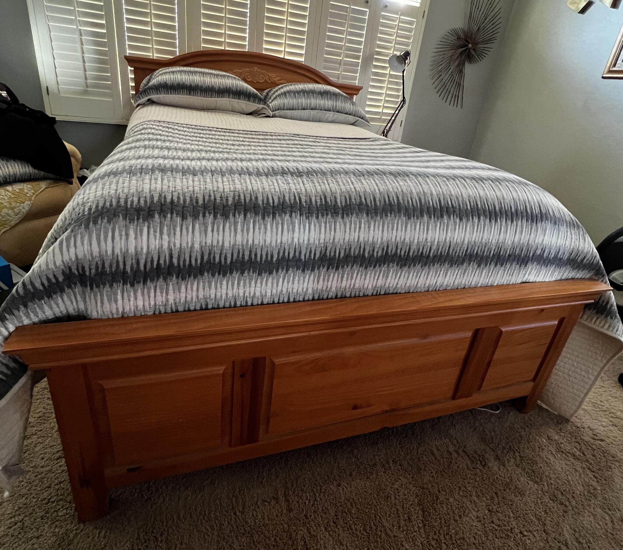 Bassett Queen Bedroom Set for 300 in Peoria, AZ For Sale & Free — Nextdoor