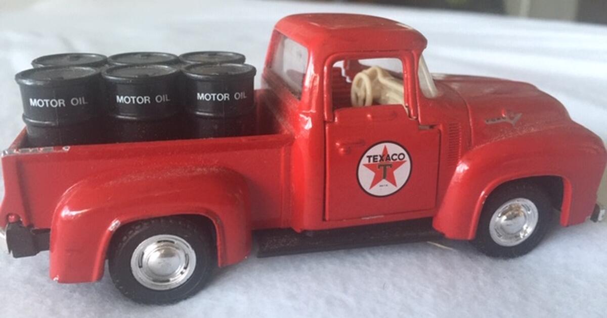 3 collectables model Cars for 5 in Jacksonville, FL For Sale & Free