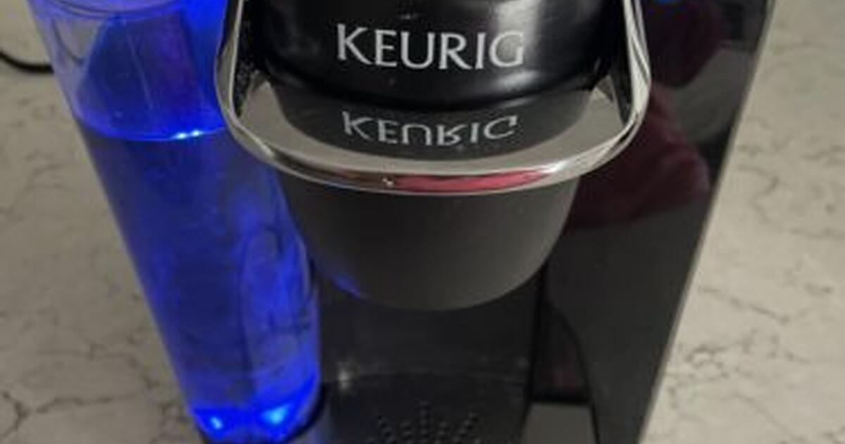 Keurig B70 Brewing System 5 cup sizes, Perfect Condition for 40 in