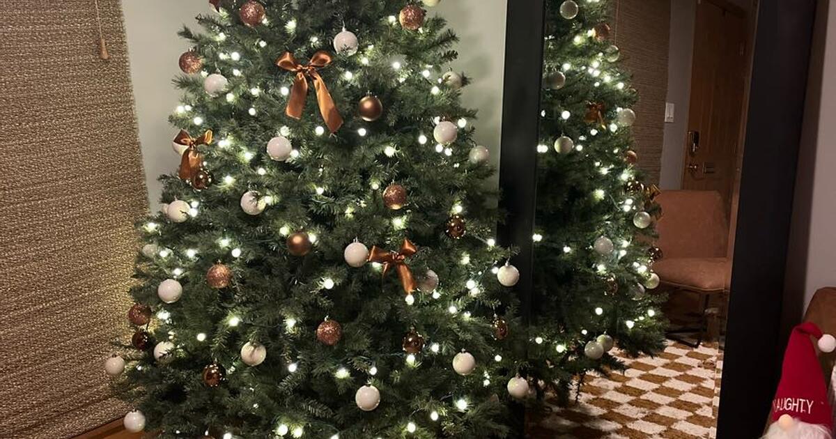 Free Christmas faux Christmas tree for Free in Downers Grove, IL For Sale & Free — Nextdoor