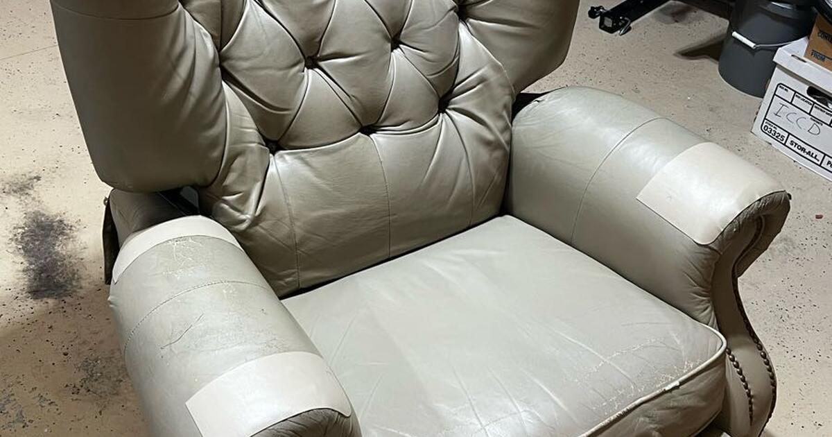 LazyBoy recliner. Large for Free in Wilmington, DE Finds — Nextdoor