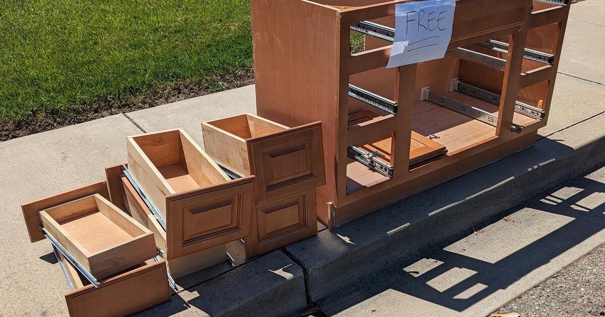 Bathroom Vanity w/doors & drawers. Good Xlnt condition. for Free in Livermore, CA