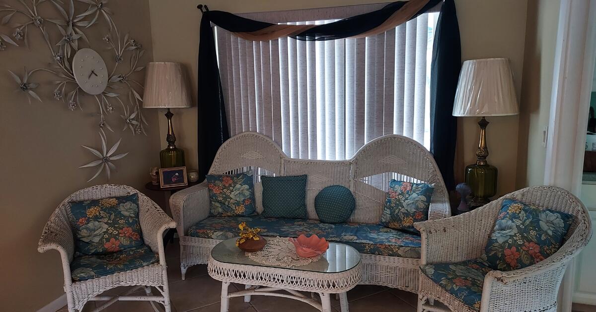 Wicker Patio Set for 60 in Jupiter, FL Finds — Nextdoor