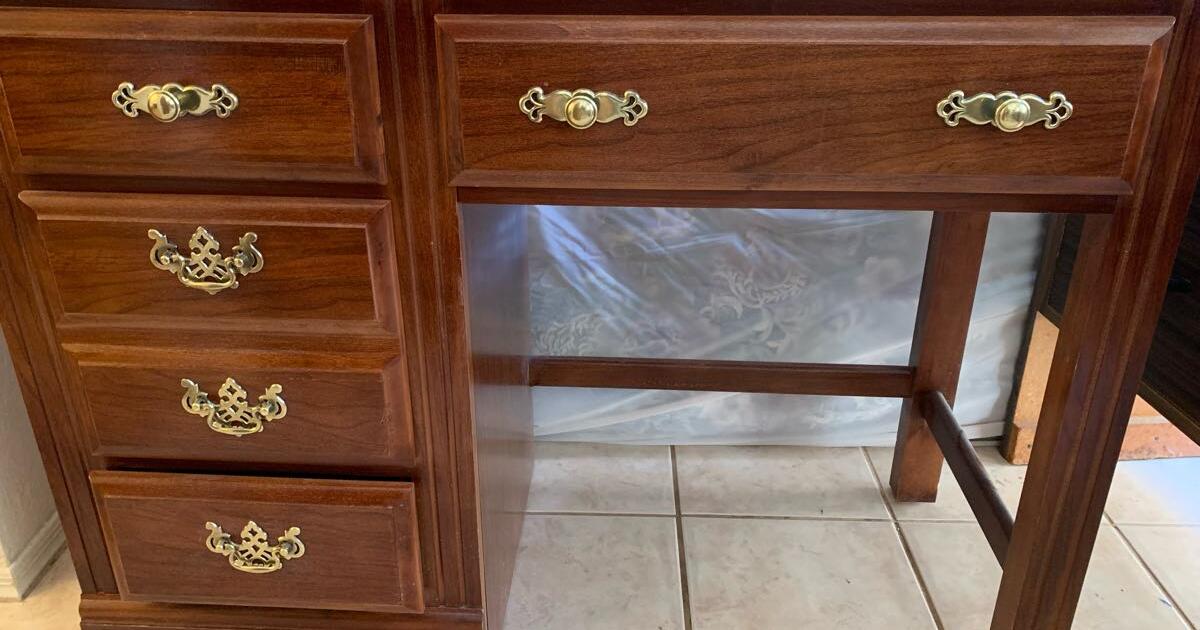 Cherry Desk for 225 in Tucson, AZ Finds — Nextdoor