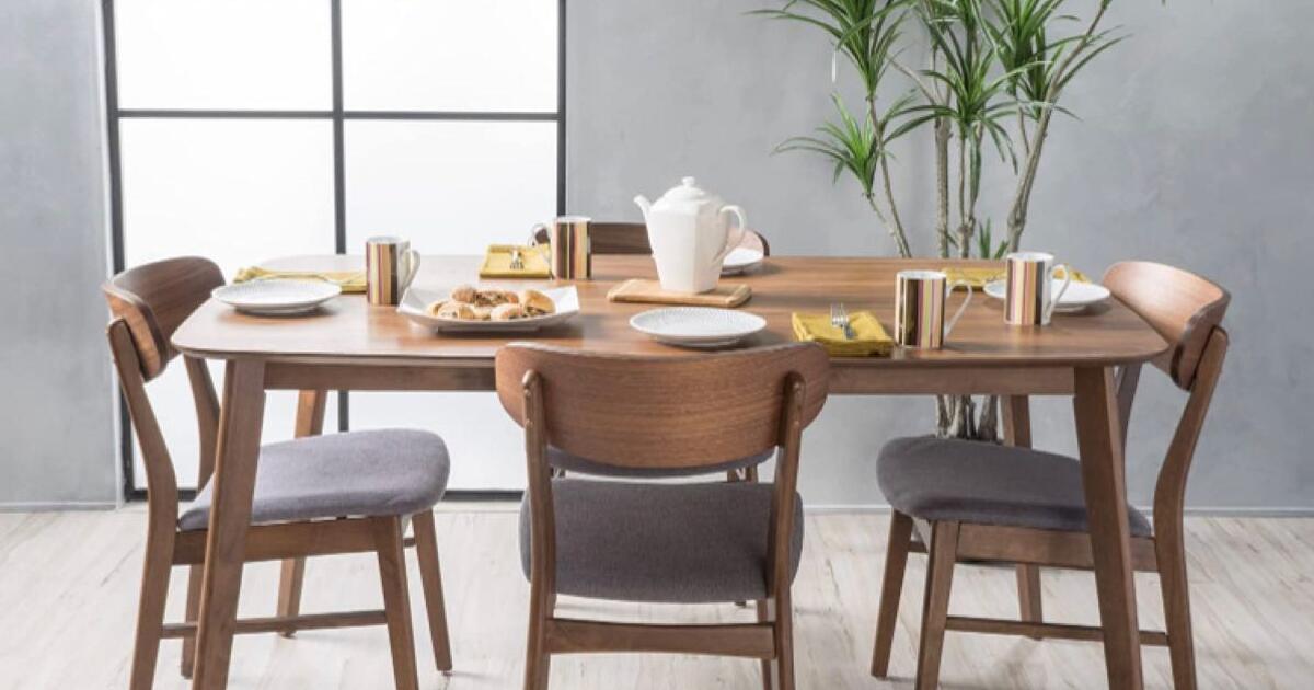 Dinning table and chairs 4 for 360 in The Woodlands, TX For Sale