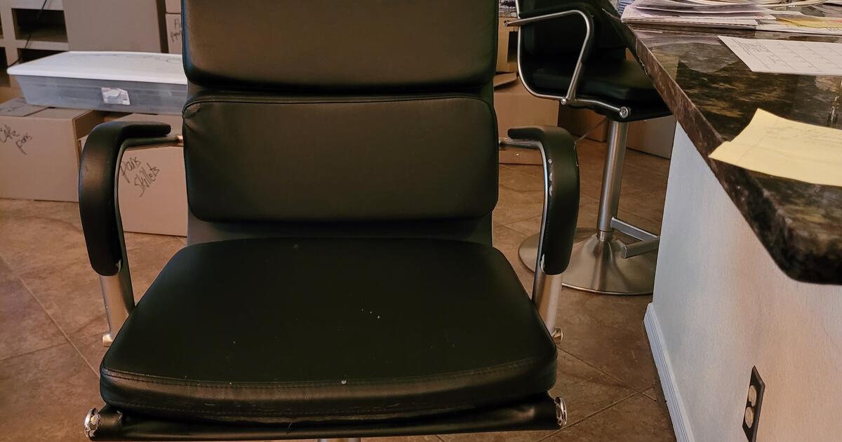 4 Gas Lift Bar Stools for Free in Glendale, AZ For Sale & Free — Nextdoor