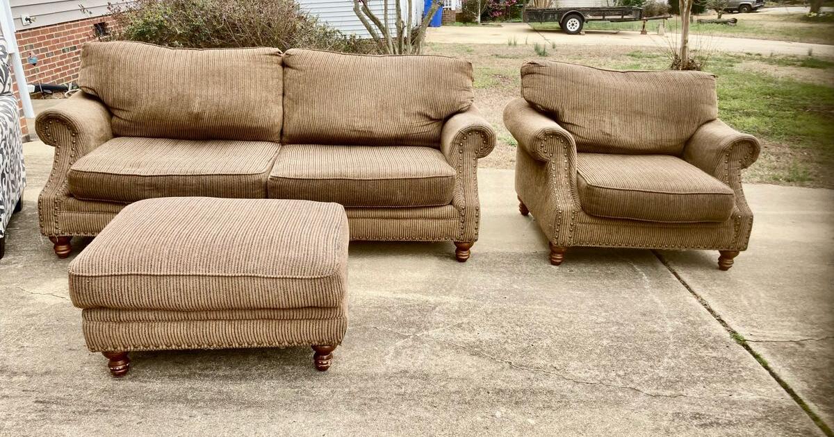 Living room furniture for Free in Fuquay Varina, NC Finds — Nextdoor