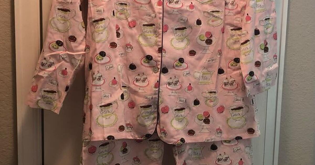 NEW Crabtree & Evelyn Cocoa & Macarons Pajamas Misses Medium for 40
