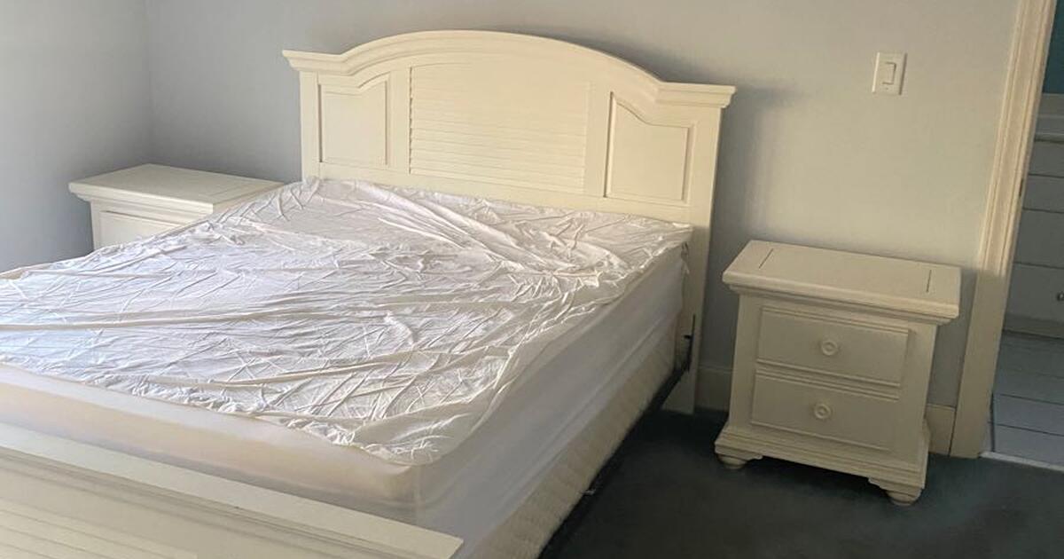 Two bedroom suites/Dining Room & Office furnishings in Chocowinity, NC