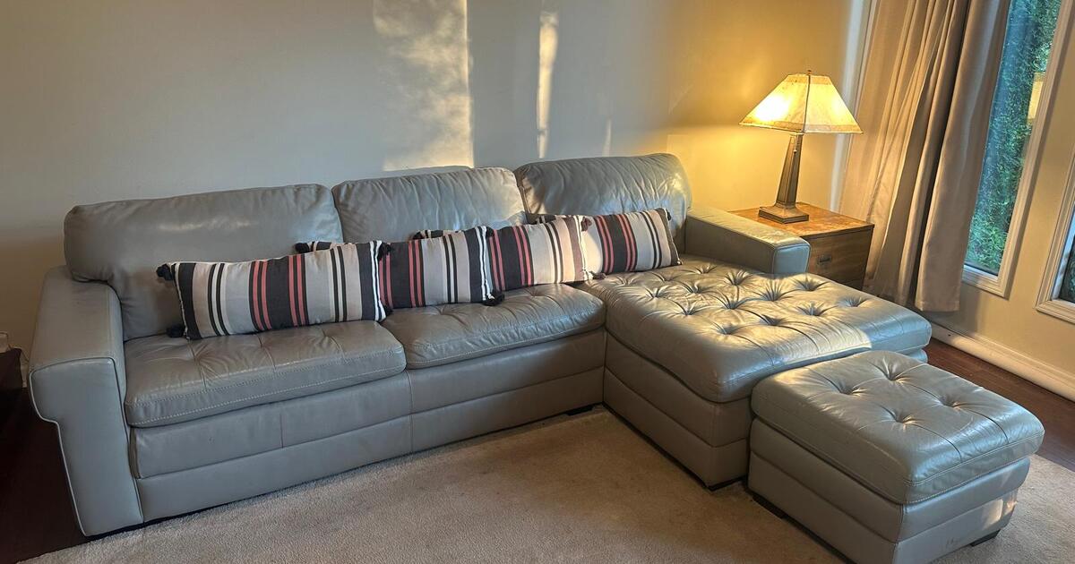 Haverty's Leather LShaped Couch for 550 in Roswell, GA For Sale