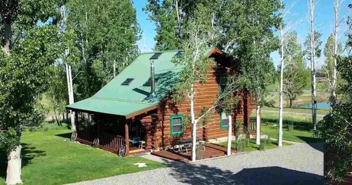 For Rent Valley / Colona / Montrose Log Cabin 3 acre Mini