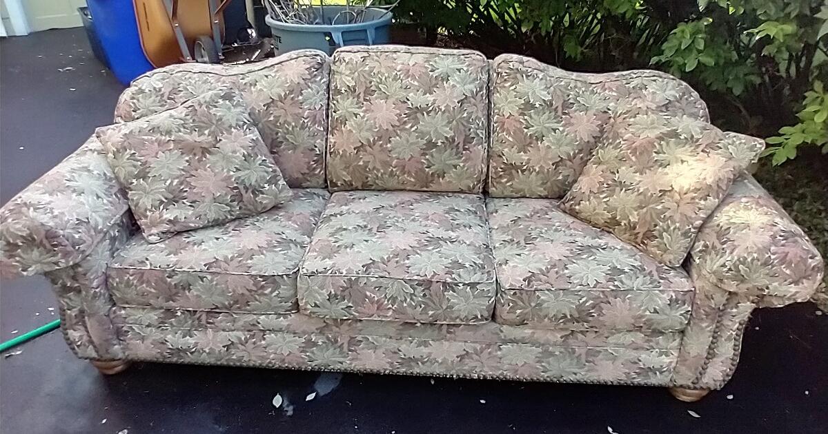 Couch — Noticeable wear for Free in West Hartford, CT Finds — Nextdoor