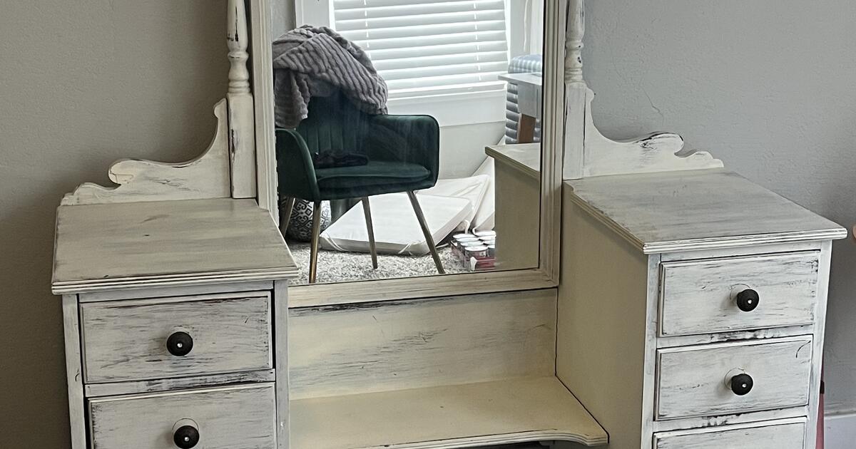 Antique Vanity for Free in Wichita, KS Finds — Nextdoor