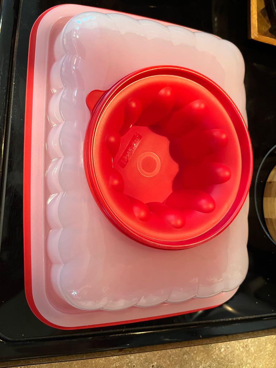 New Tupperware Round Cake Taker Holder Container - household items - by  owner - housewares sale - craigslist