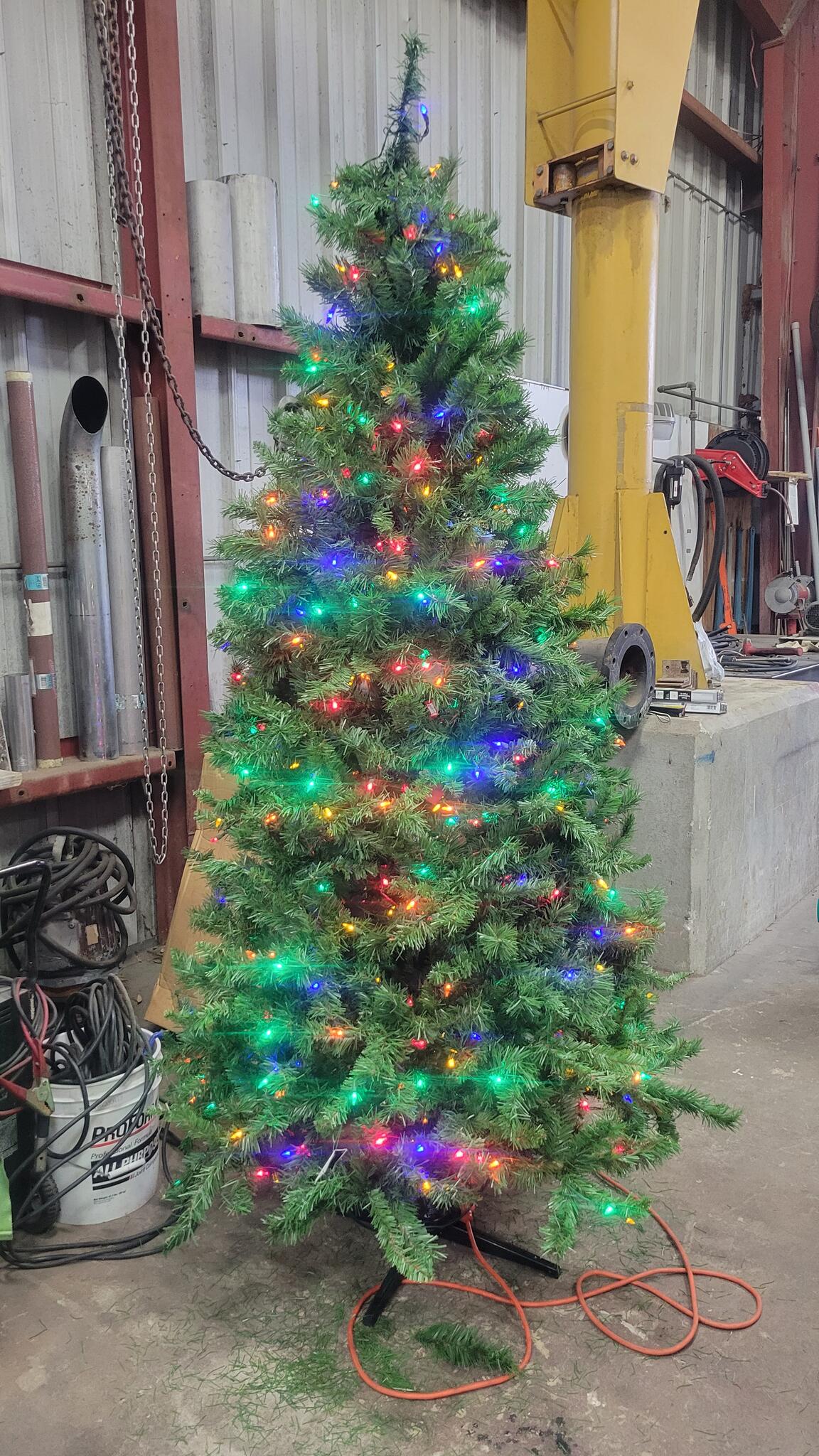 🚫♻️ This artificial Christmas tree was removed from the recycling