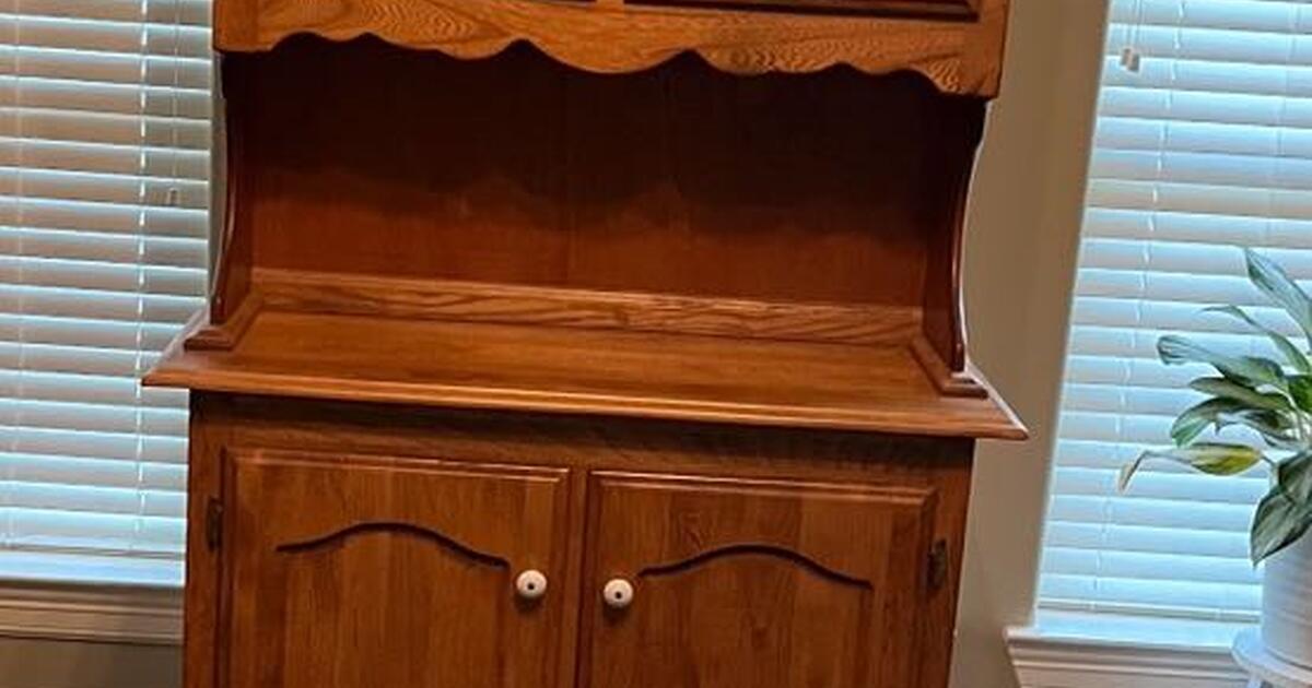 Kitchen Hutch Storage for 200 in Mont Belview, TX For Sale