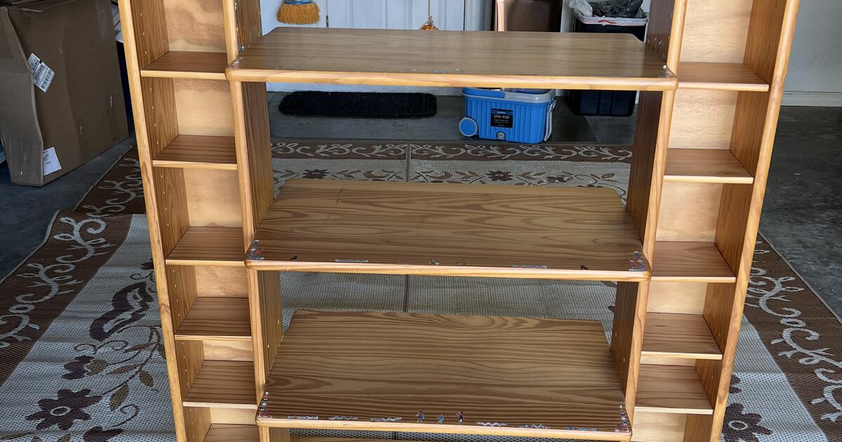 Entertainment center, bookcase, Nik nak shelves for 30 in Spring Hill