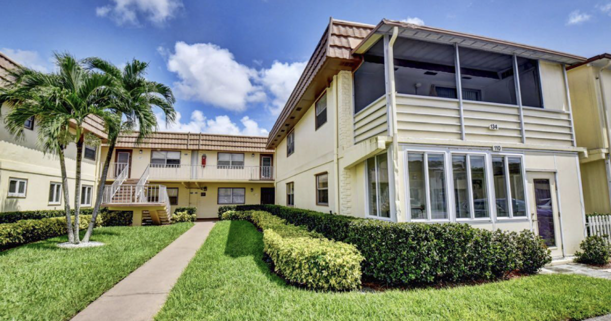 Condo 1 bedroom one and one half bath for 130000 in Delray Beach, FL