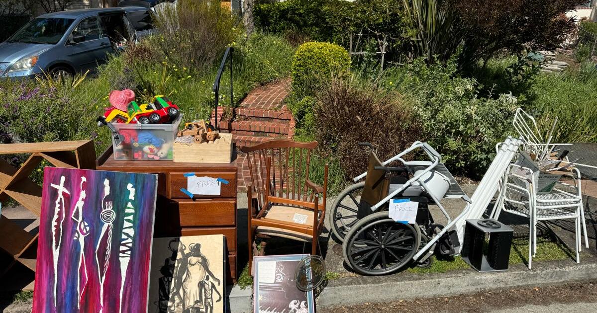 Free paintings and other (1111 walnut st Berkeley) for Free in Piedmont ...