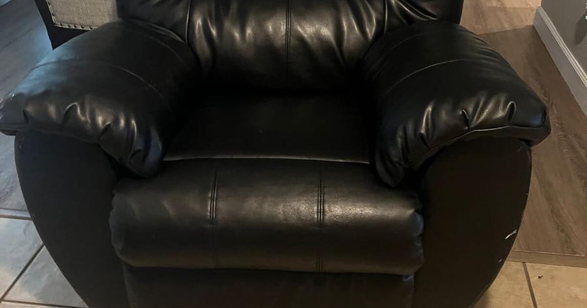 Black Leather Recliner for Free in San Antonio, TX For Sale & Free