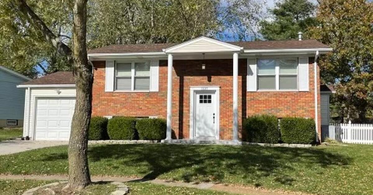 Home for rent in Fenton off Hawkins for 1800 in Fenton, MO Finds