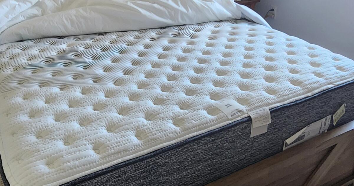 Beautyrest Mattress for 600 in San Antonio, FL For Sale & Free