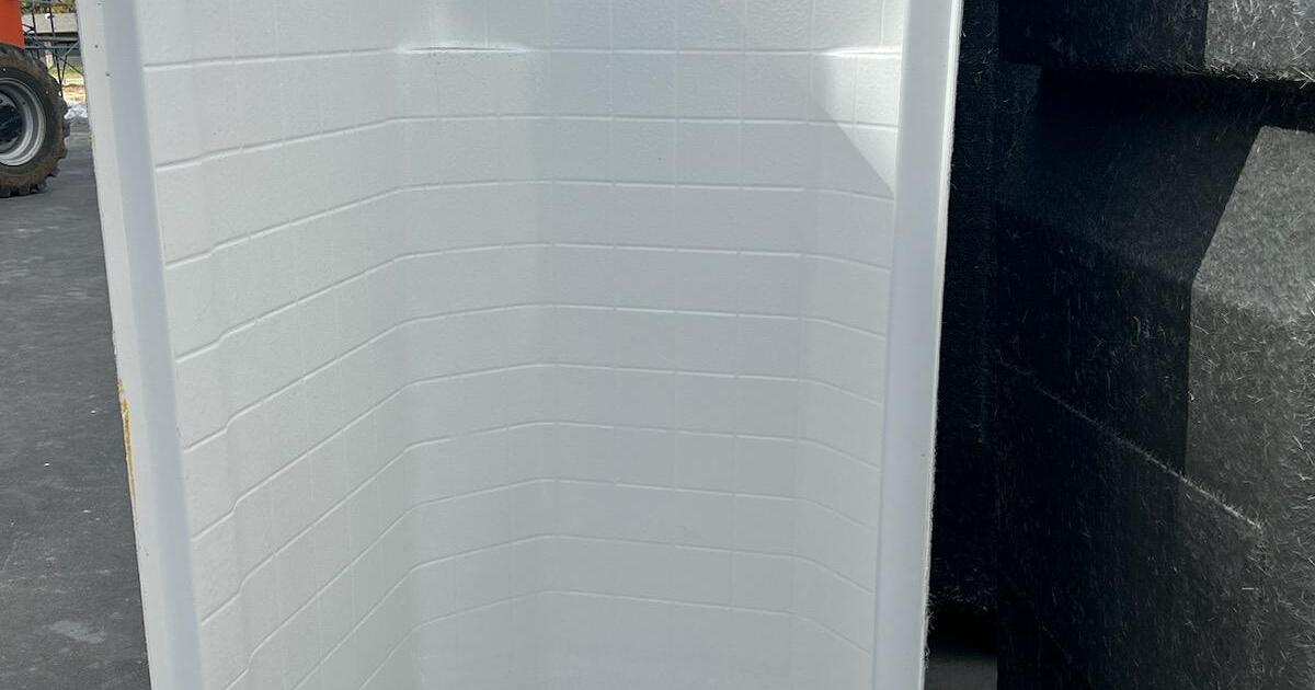 Lasco Bathware Shower for 299 in Colorado Springs, CO For Sale