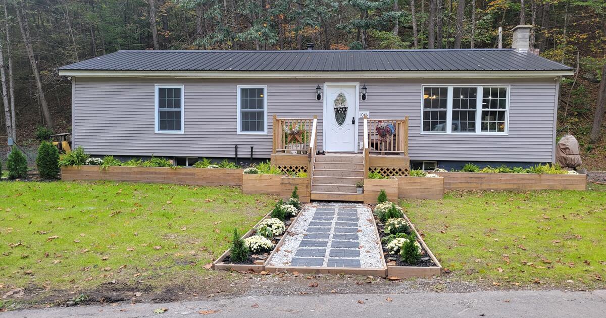 Ranch style home in Preston Hollow NY. 3 bdrm, 2 ba, full basement