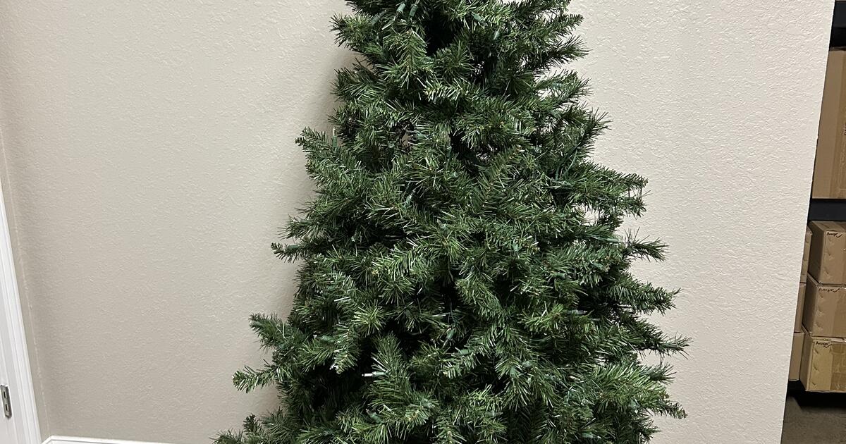 6.5' Lighted Christmas Tree for $25 in Loudon, TN | For Sale & Free ...